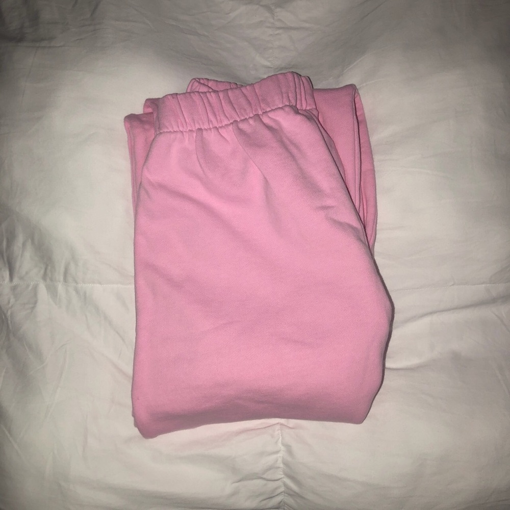 BRANDY MELVILLE BUBBLEGUM SWEATPANTS